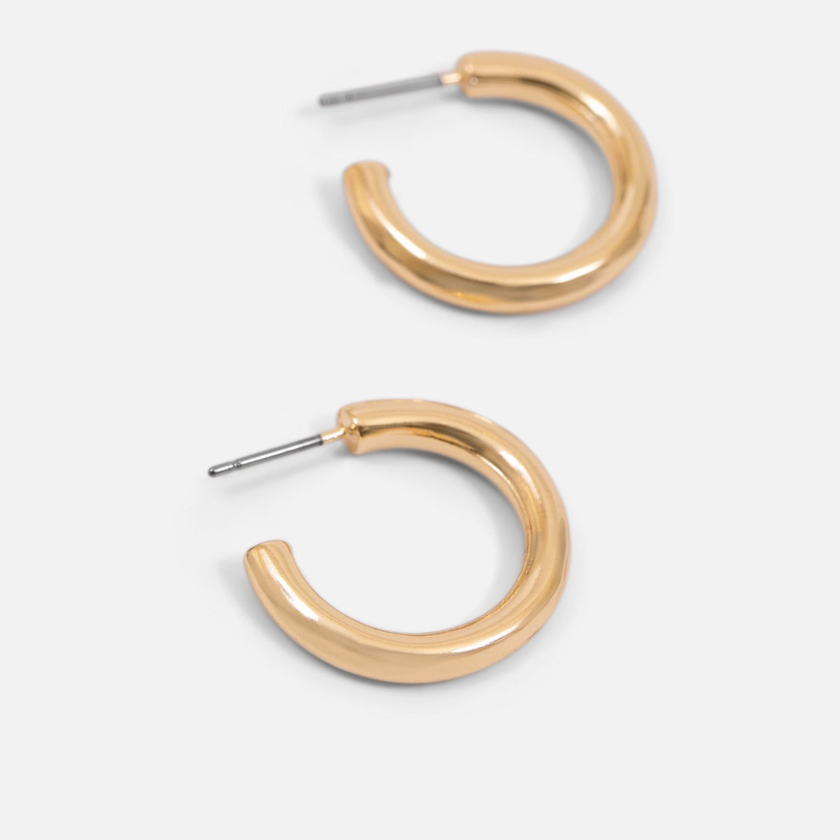 Duo de boucles d’oreilles anneaux dorées unies et tordues