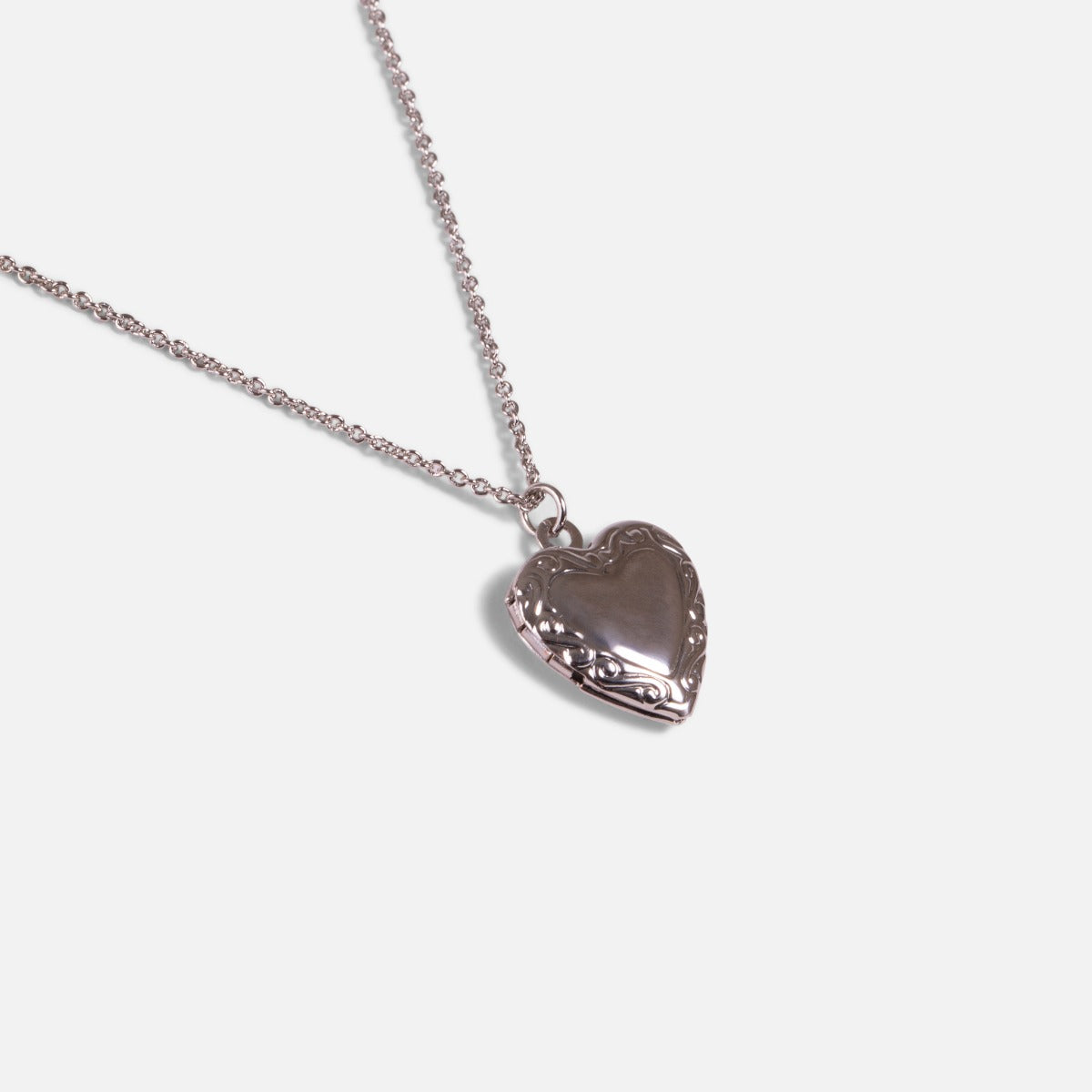 Pendant with reclosable heart with love quote