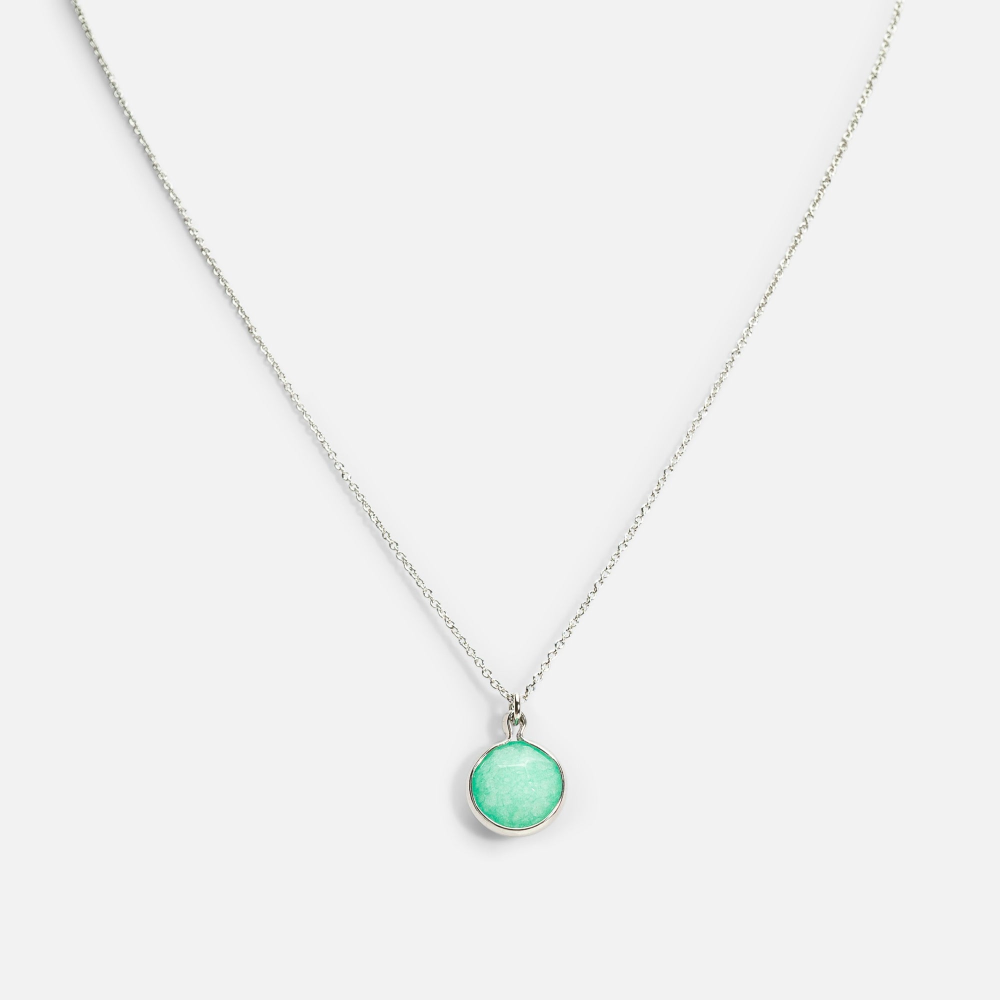 Pendentif argenté avec breloque menthe