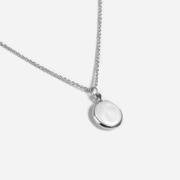 Load image into Gallery viewer, Silvered pendant with natural effect pearl
