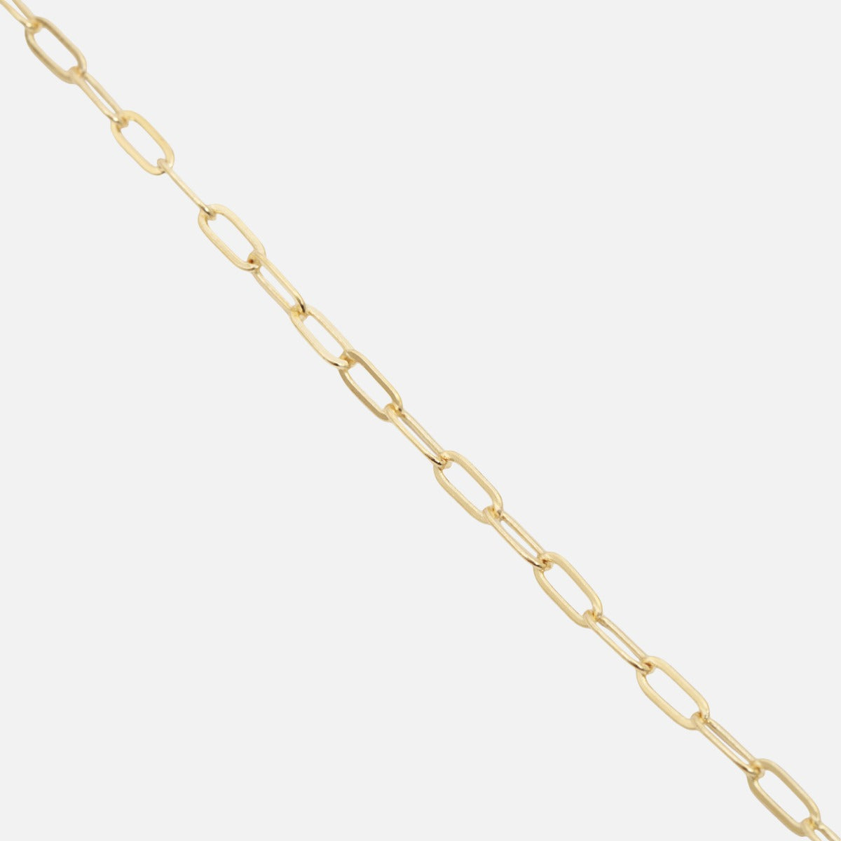 Duo de chaînes de cheville dorées avec mailles rectangles et petites breloques