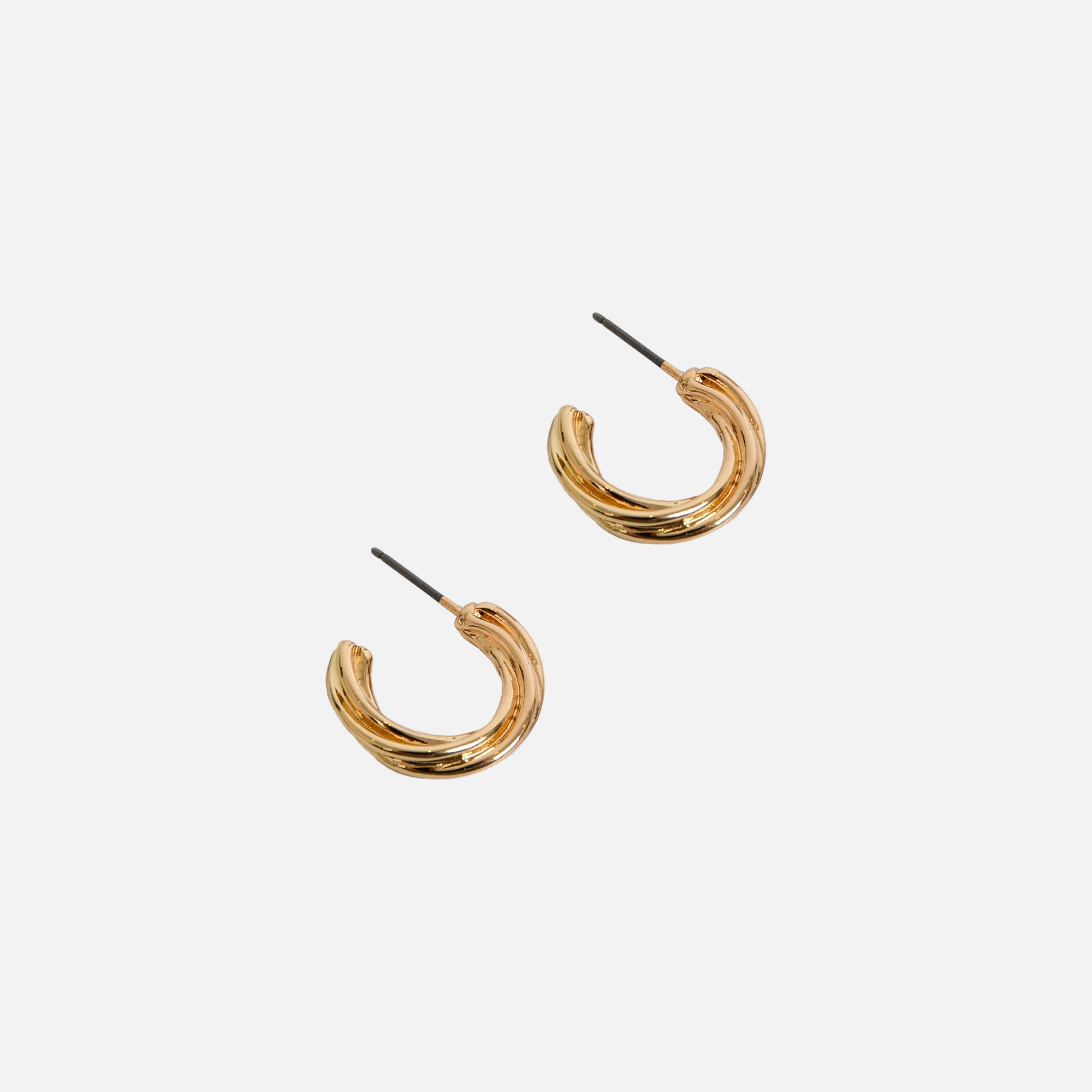 Trio de boucles d’oreilles dorées fixes et anneaux