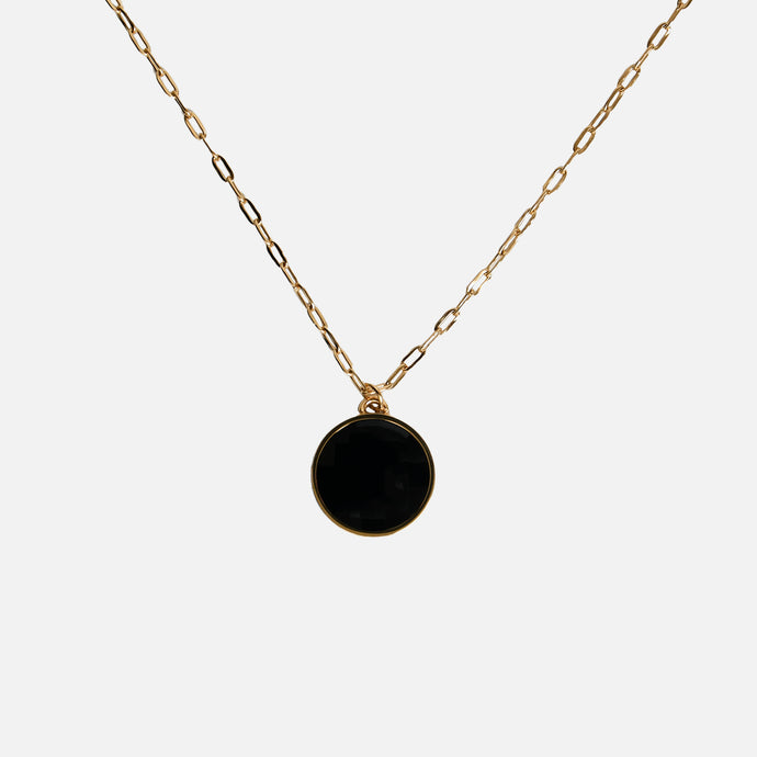 Collier doré pierre circulaire noire