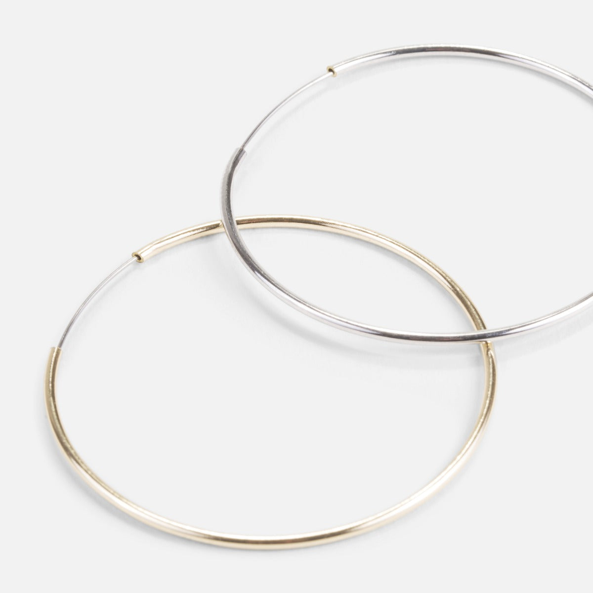 Duo of hoop earrings with concealed clasp