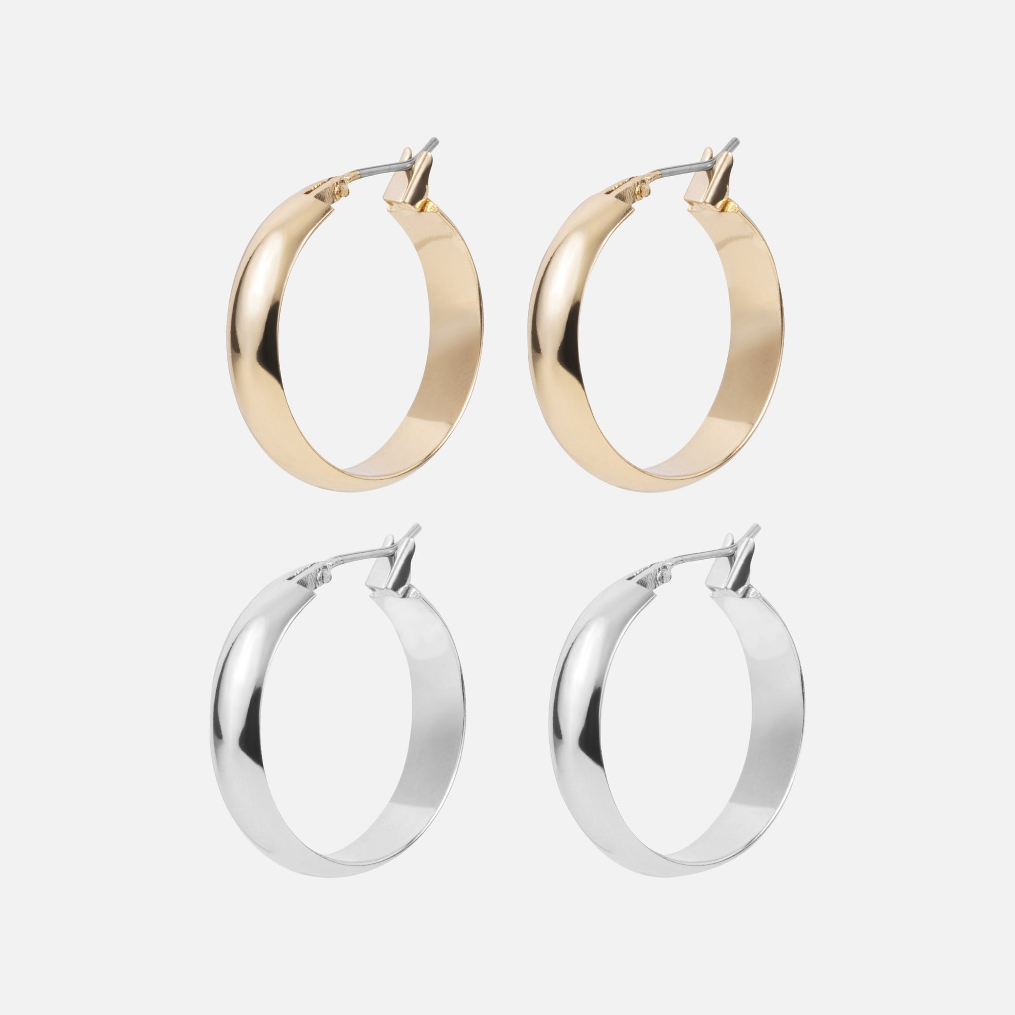 Set of two classic earrings