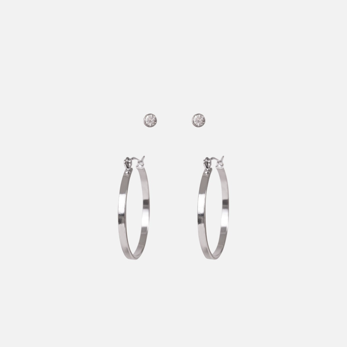 Duo boucles d’oreilles anneaux argentés et petites pierres scintillantes