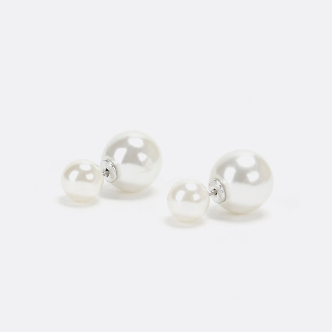 Fixed earrings with two pearls