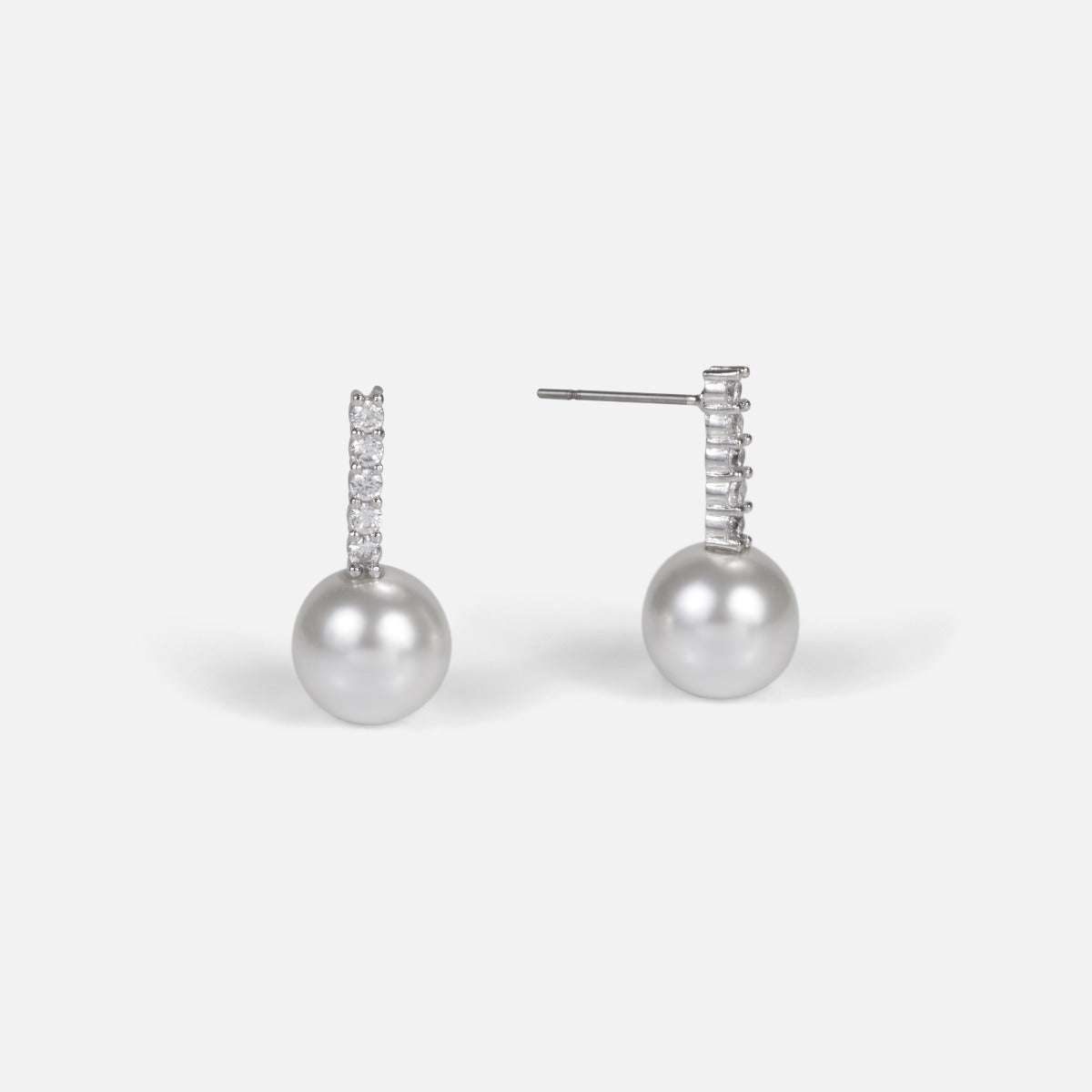 Boucles d’oreilles rang de zircons cubiques avec perle