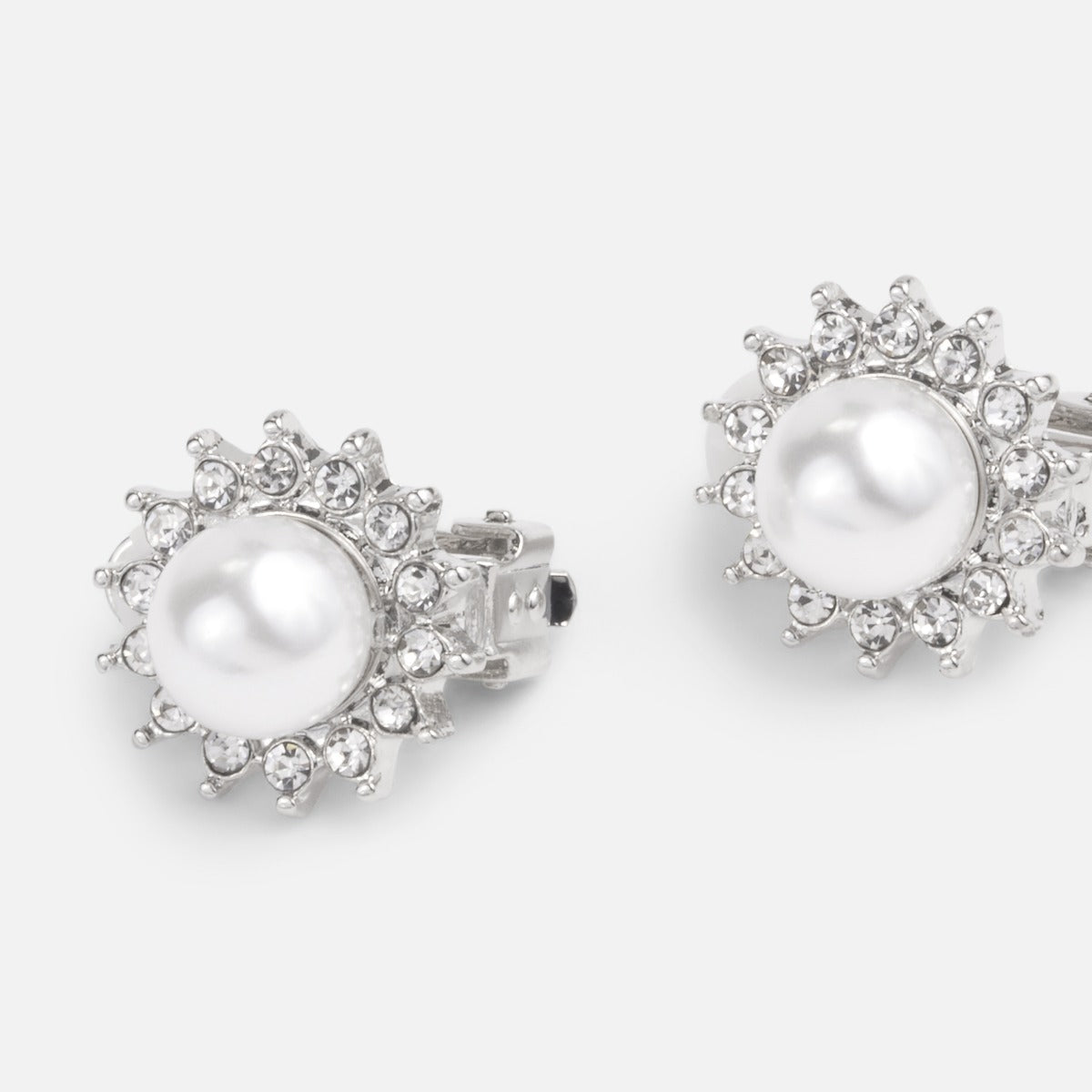 Star shape clip earrings with pearl and stones