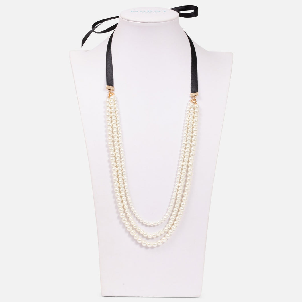 Long necklace with three rows of pearls and ribbon