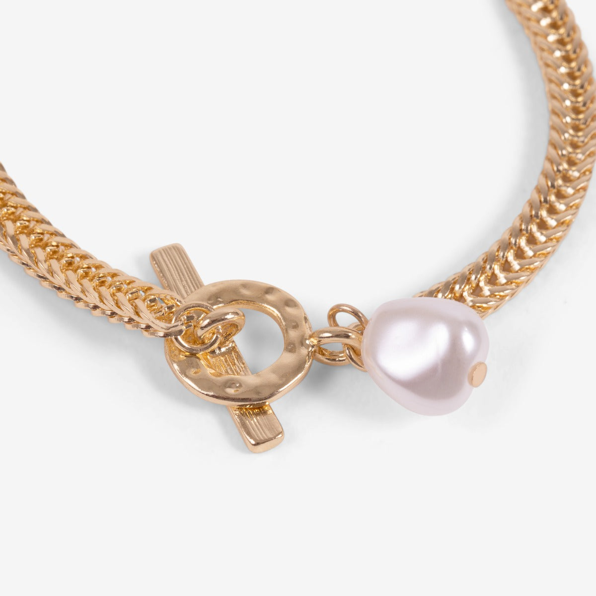 Golden mesh bracelet with hammered circle clasp and pearl charm