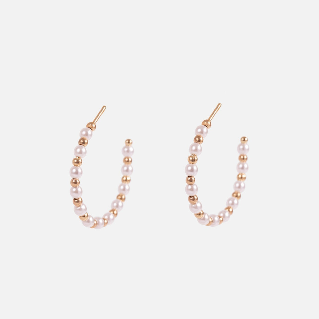 Boucles d’oreilles anneaux dorés avec perles et billes