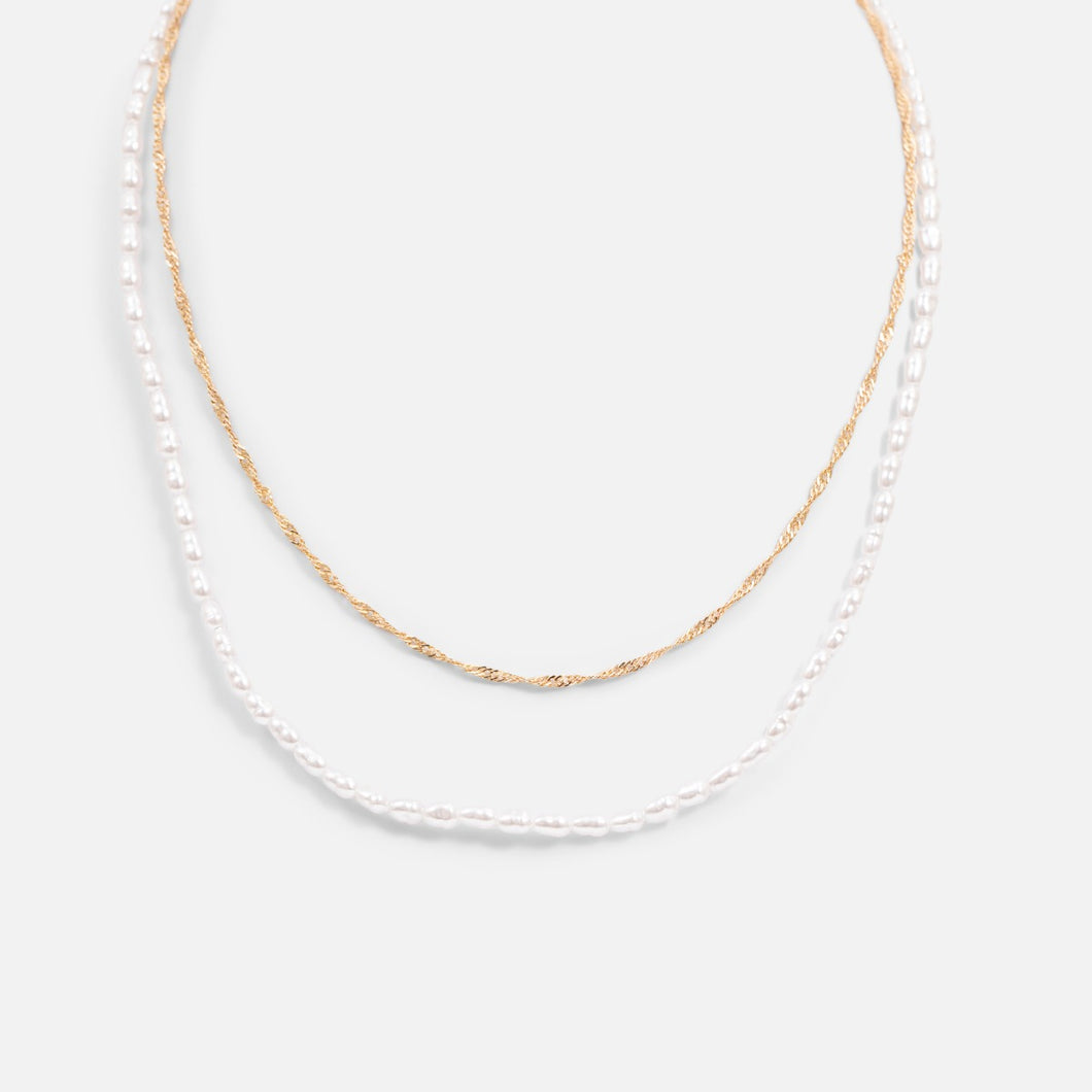 Ensemble deux colliers perles et chaîne dorée