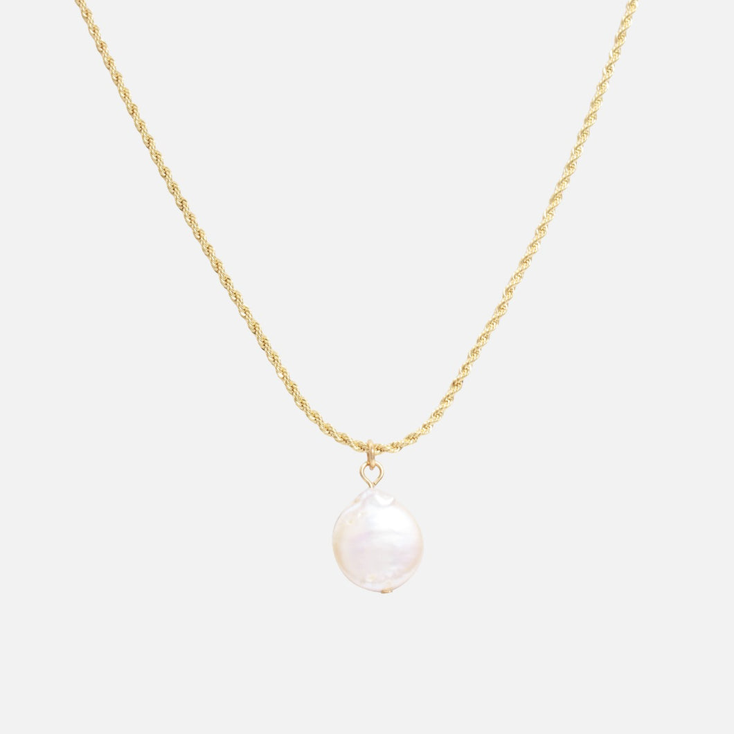 Golden twisted chain necklace with pearl charm