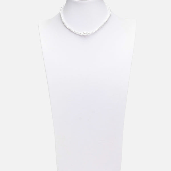 Load image into Gallery viewer, Short necklace with pearls 

