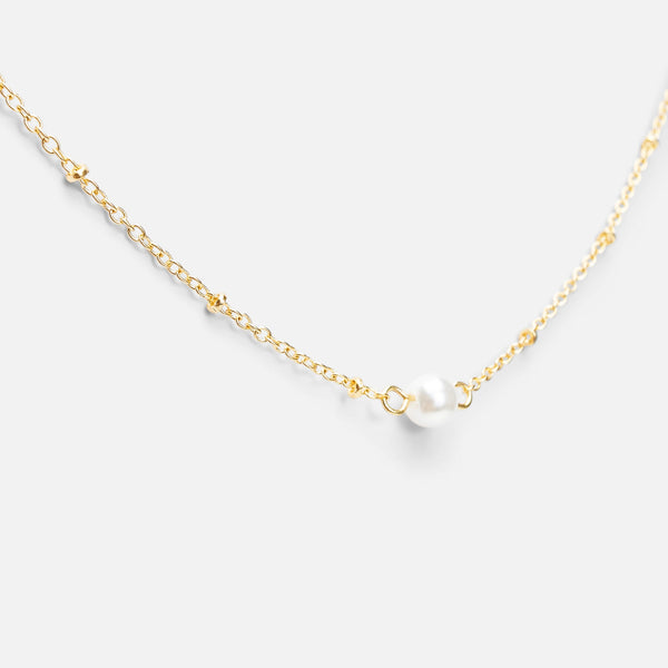 Load image into Gallery viewer, Golden necklace with pearl inserts 
