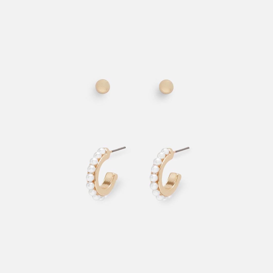 Ensemble de boucles d’oreilles fixes dorées et anneaux avec perles