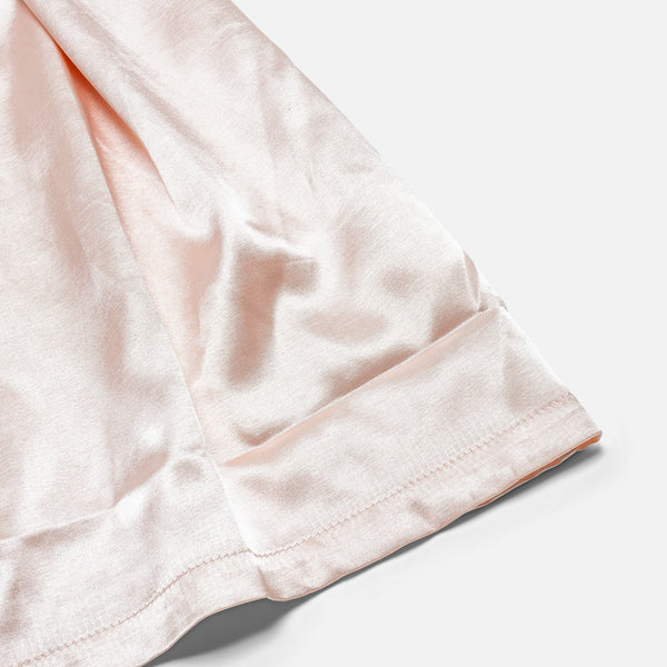 Load image into Gallery viewer, Pink silk kimono with &quot;dreamer&quot; inscription
