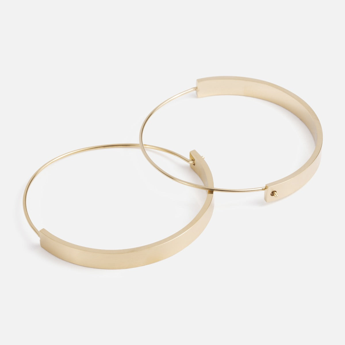 Golden stainless steel earrings with wide side (45 mm)