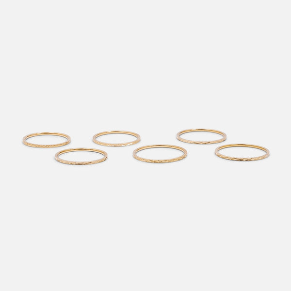 Charger l&#39;image dans la galerie, Ensemble de six bagues minces dorées avec effet texturé
