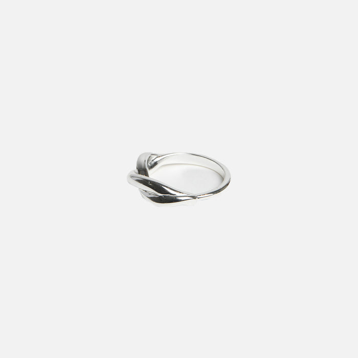 Bague argentée tordue en acier inoxydable