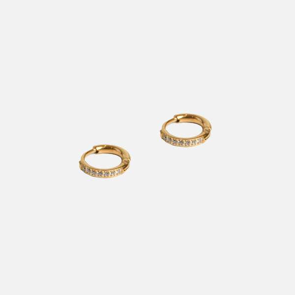 Charger l&#39;image dans la galerie, Boucles d&#39;oreilles anneaux dorées avec petites pierres en acier inoxydable
