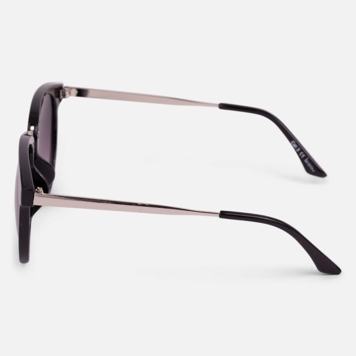 Cat eye sunglasses with silvered bridge   