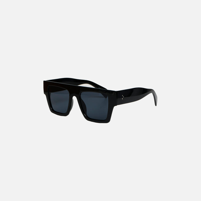 Lunettes de soleil noires monture carrée