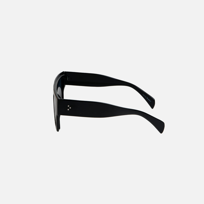 Lunettes de soleil noires monture carrée