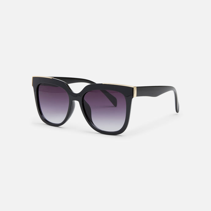 Black cat eye sunglasses with golden detail on the branches