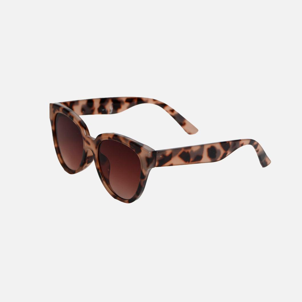 Tortoise frame cat eye sunglasses