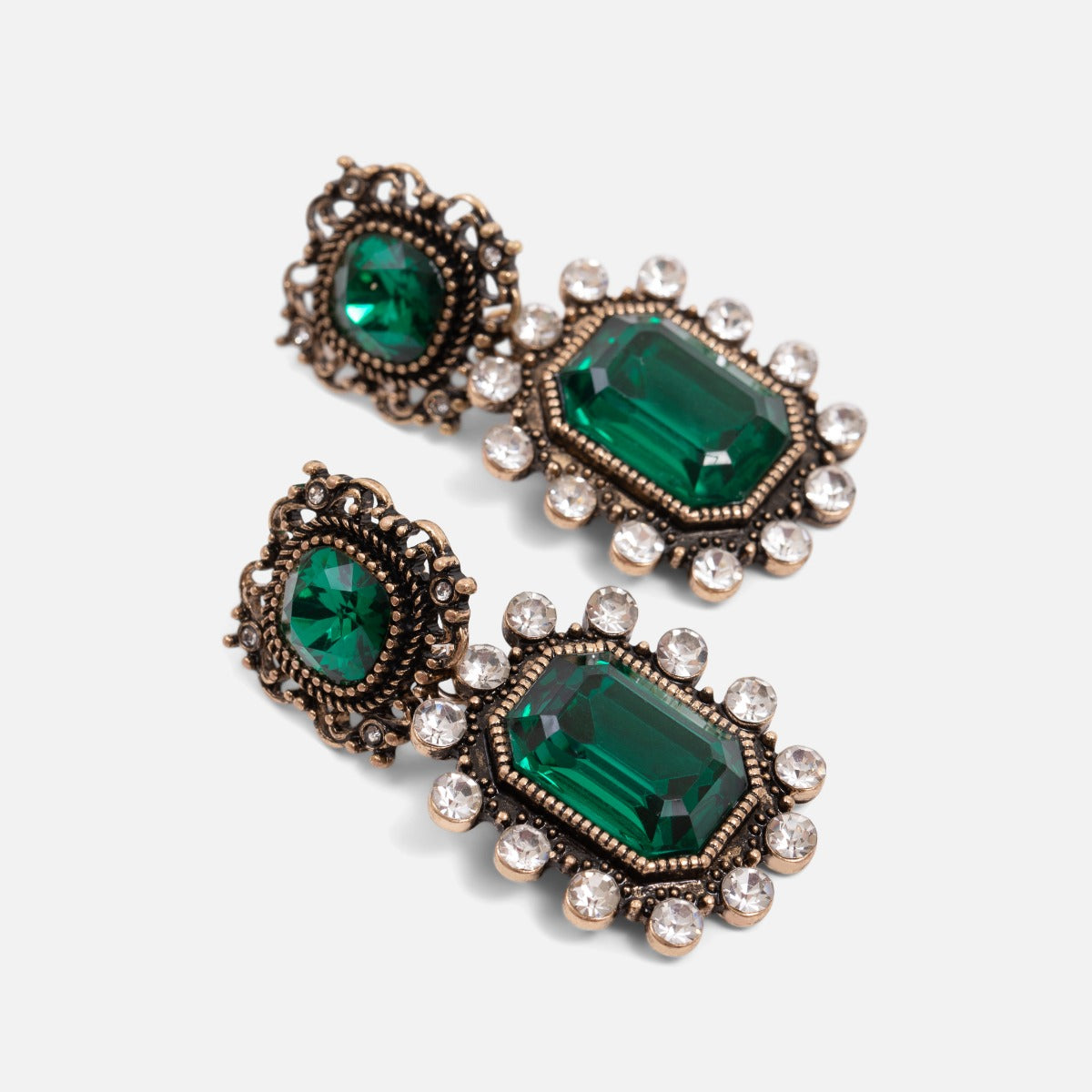 Emerald earrings and glittering stone pendent