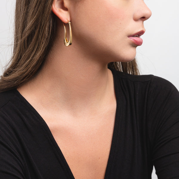 Load image into Gallery viewer, Long golden oval hoop earrings 
