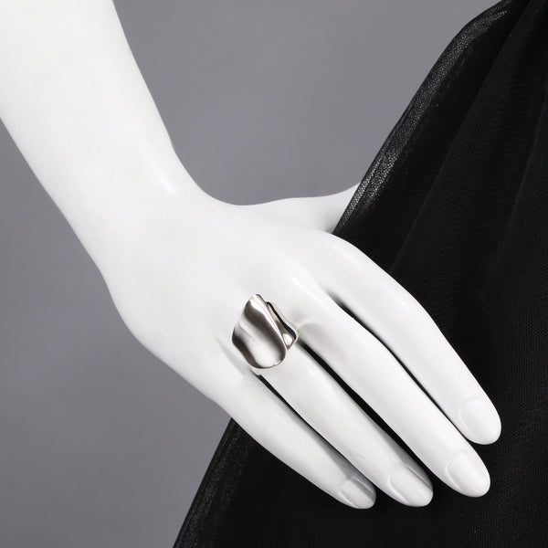Load image into Gallery viewer, Silvered signet ring in stainless steel
