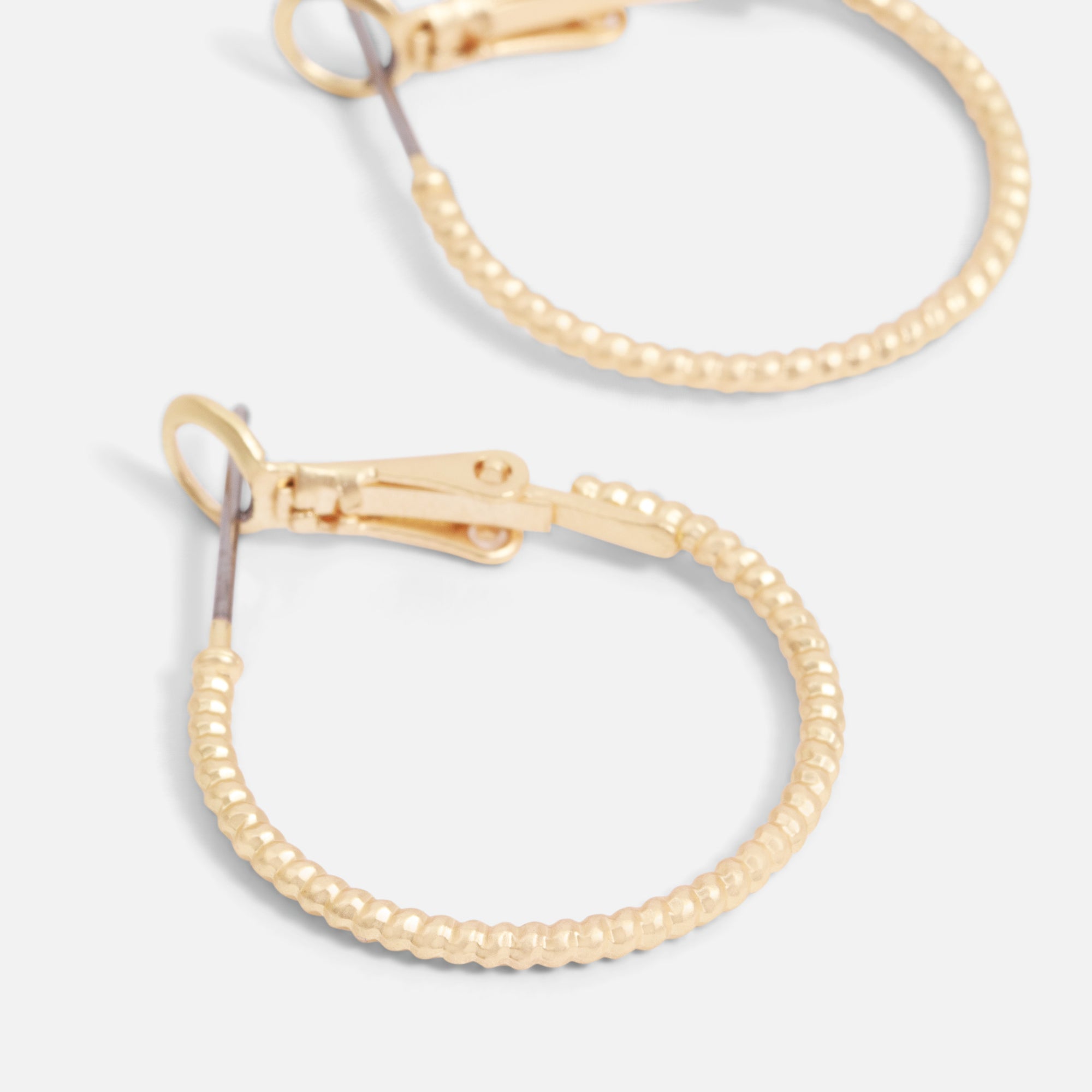 Duo of golden hoop earrings and mother-of-pearl pendant earrings