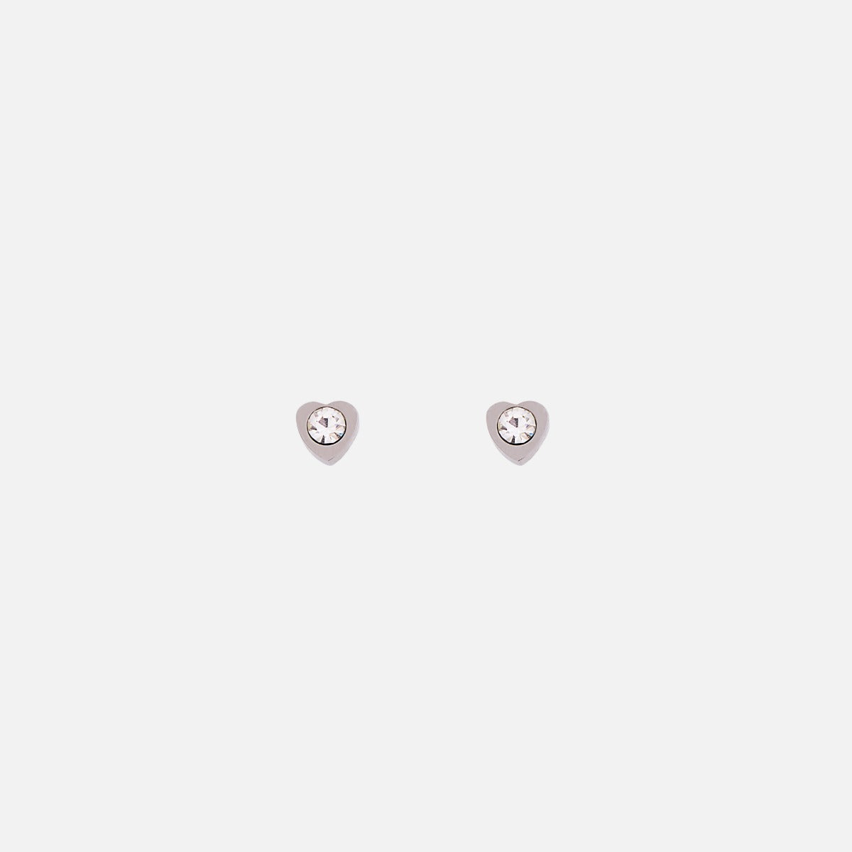 Boucles d'oreilles fixes en forme de coeur avec un cristal
