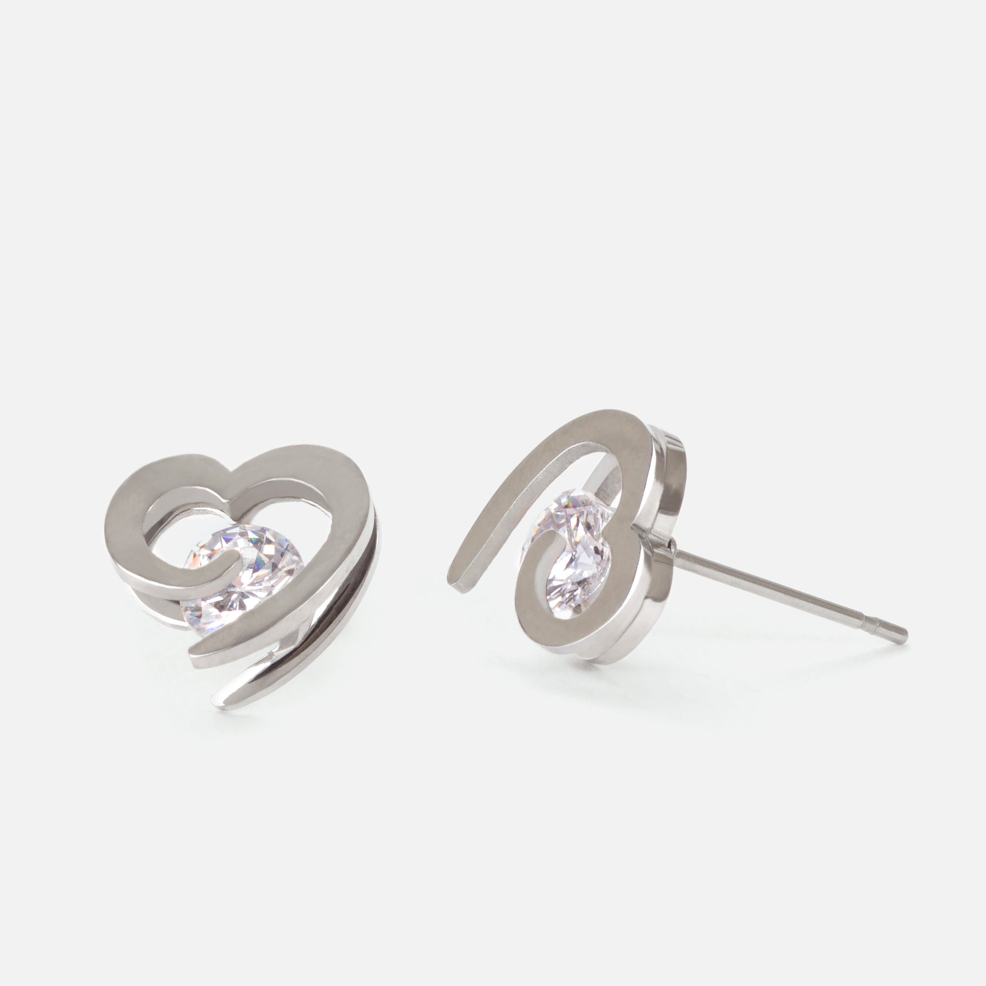 Boucles d'oreilles en forme de coeur avec un zircon