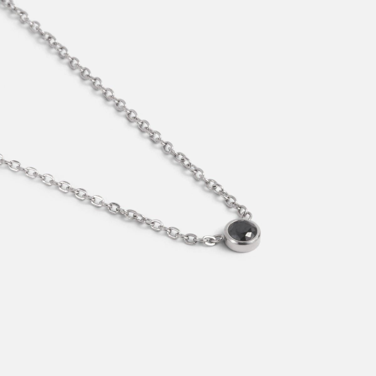 Pendentif acier inoxydable avec petite pierre noire