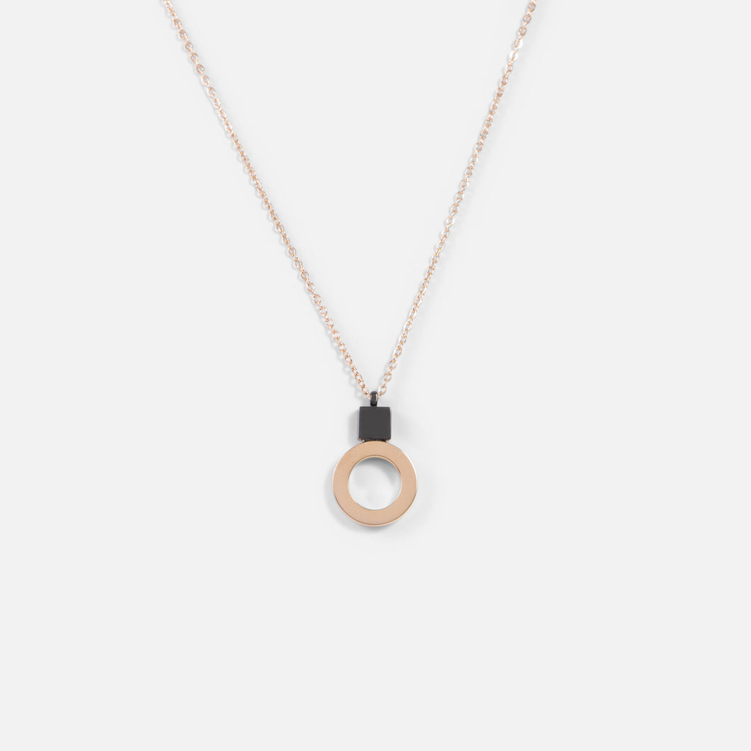 Collier doré avec pendentif anneau en acier inoxydable