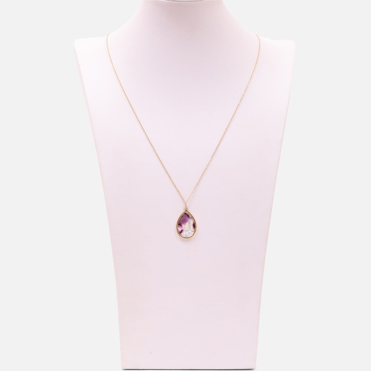 Collier long doré avec breloque en forme de goute effet terrazzo mauve en acier inoxydable