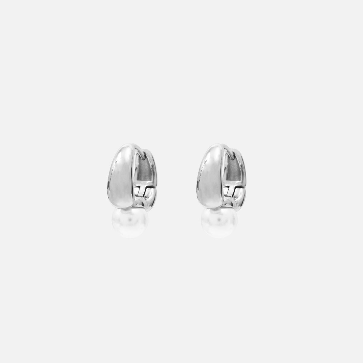 Boucles d’oreilles anneaux argentés avec perle en acier inoxydable