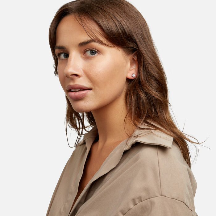 Boucles d’oreilles argentées fixes cœur en acier inoxydable