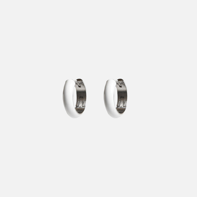 White Huggie earrings in epoxy
