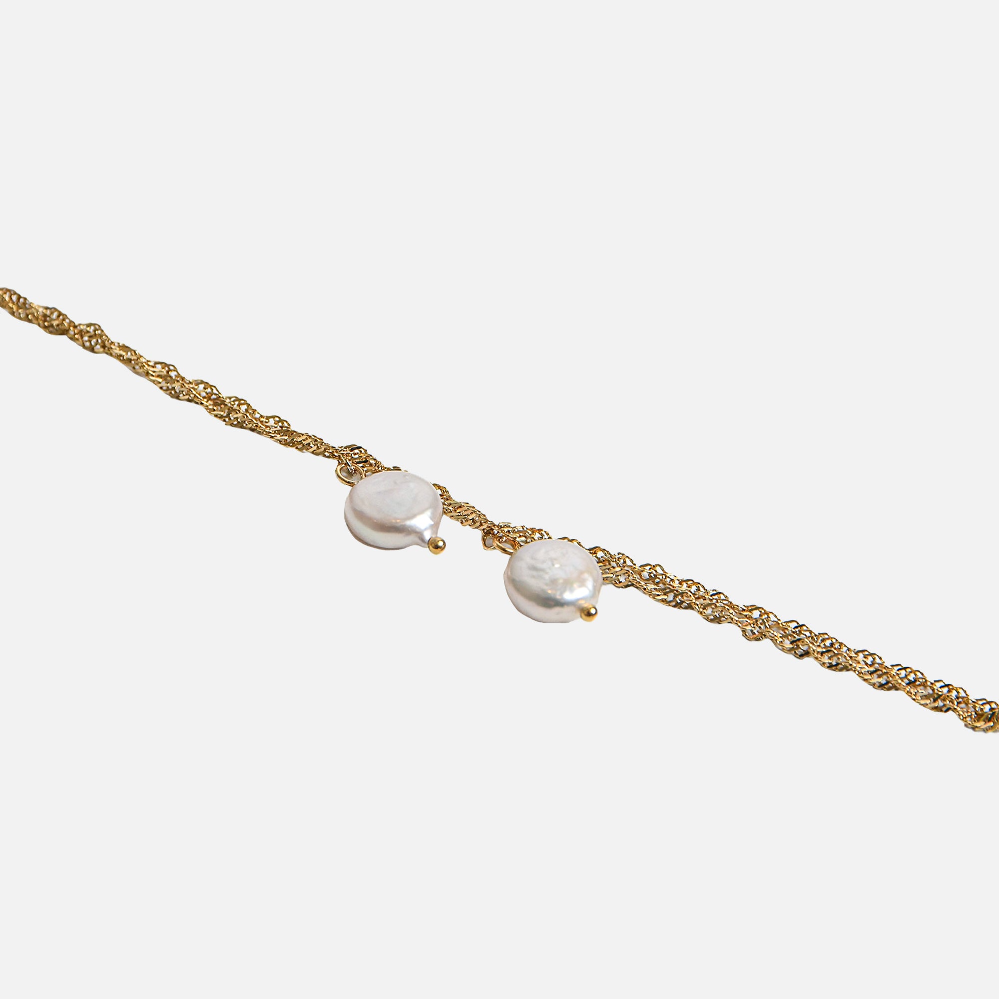Bracelet doré avec deux breloques perles en acier inoxydable