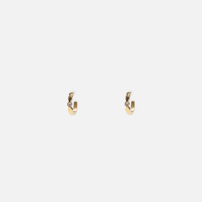 Boucles d'oreilles anneaux dorées texturées avec pierre en acier inoxydable