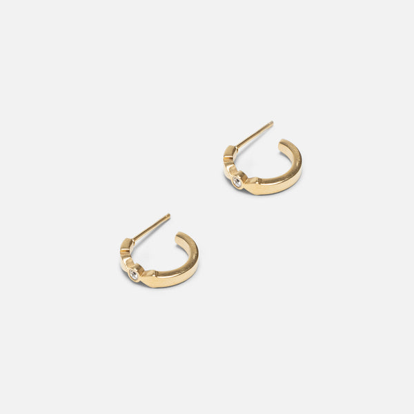 Charger l&#39;image dans la galerie, Boucles d&#39;oreilles anneaux dorées texturées avec pierre en acier inoxydable
