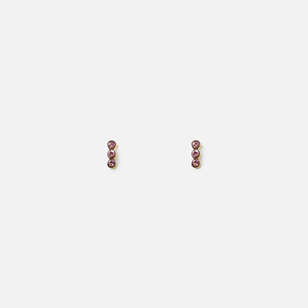 Boucles d’oreilles dorées avec trois pierres violettes en acier inoxydable