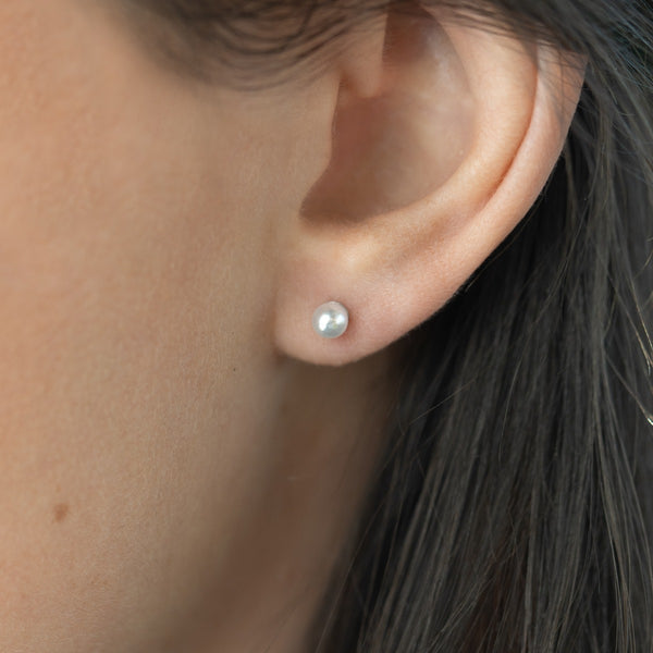 Load image into Gallery viewer, Mini 3mm silvered stainless steel earrings with pearl
