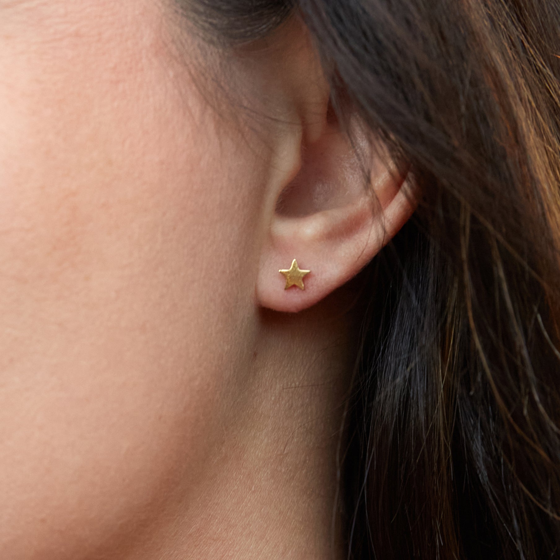 Mini golden star earrings in stainless steel