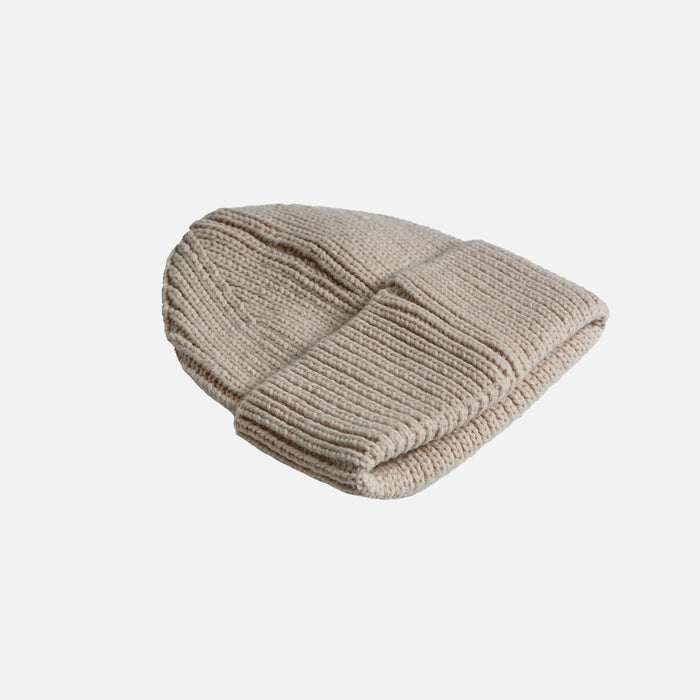 Tuque beige avec large rabat